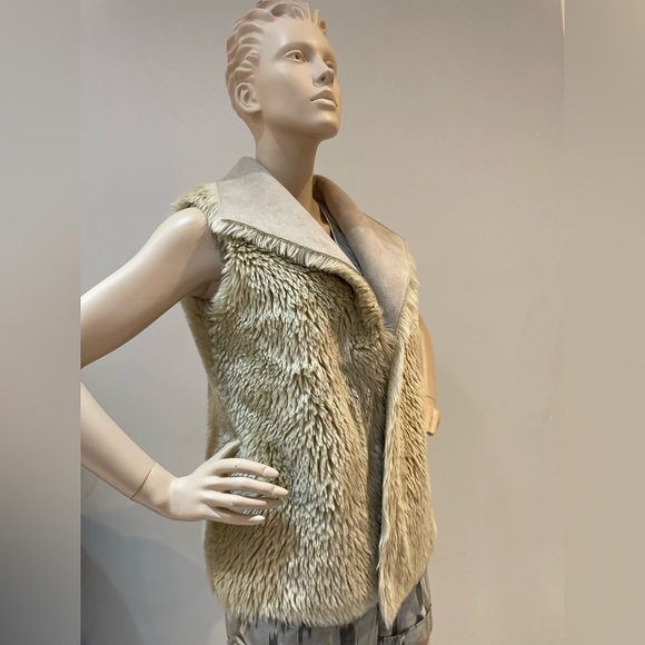 LOFT | Faux Fur Reversible Vest Size XSmall - Picture 7 of 13